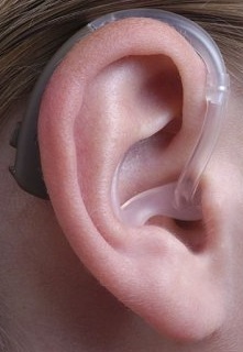 耳掛式補聴器‐装着図‐画像