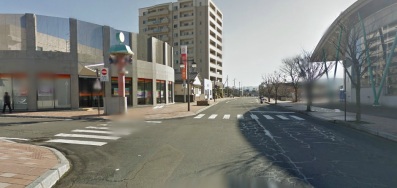 西日本シティー銀行から左折します。